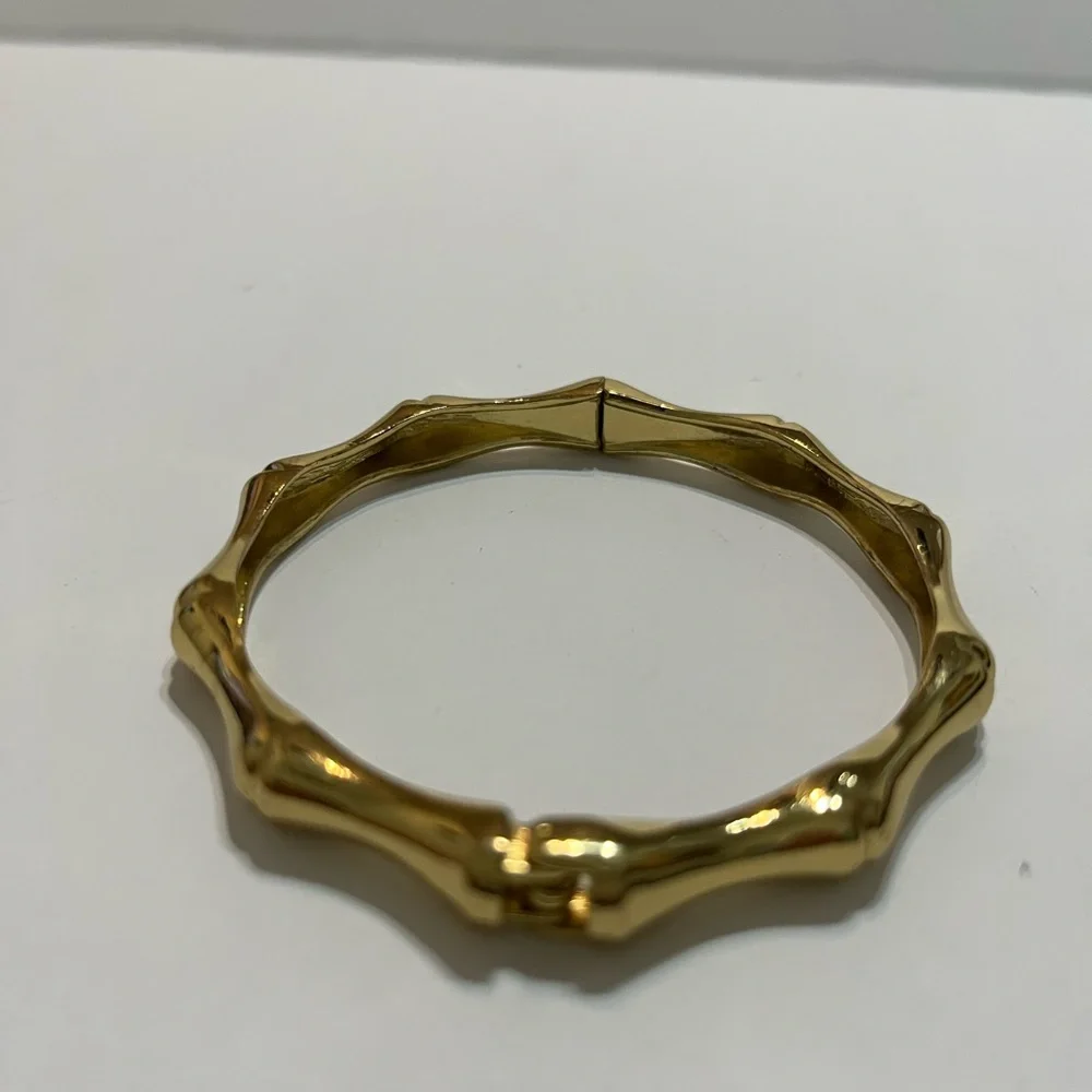 THE ZOE WAVE BANGLE, GOLD